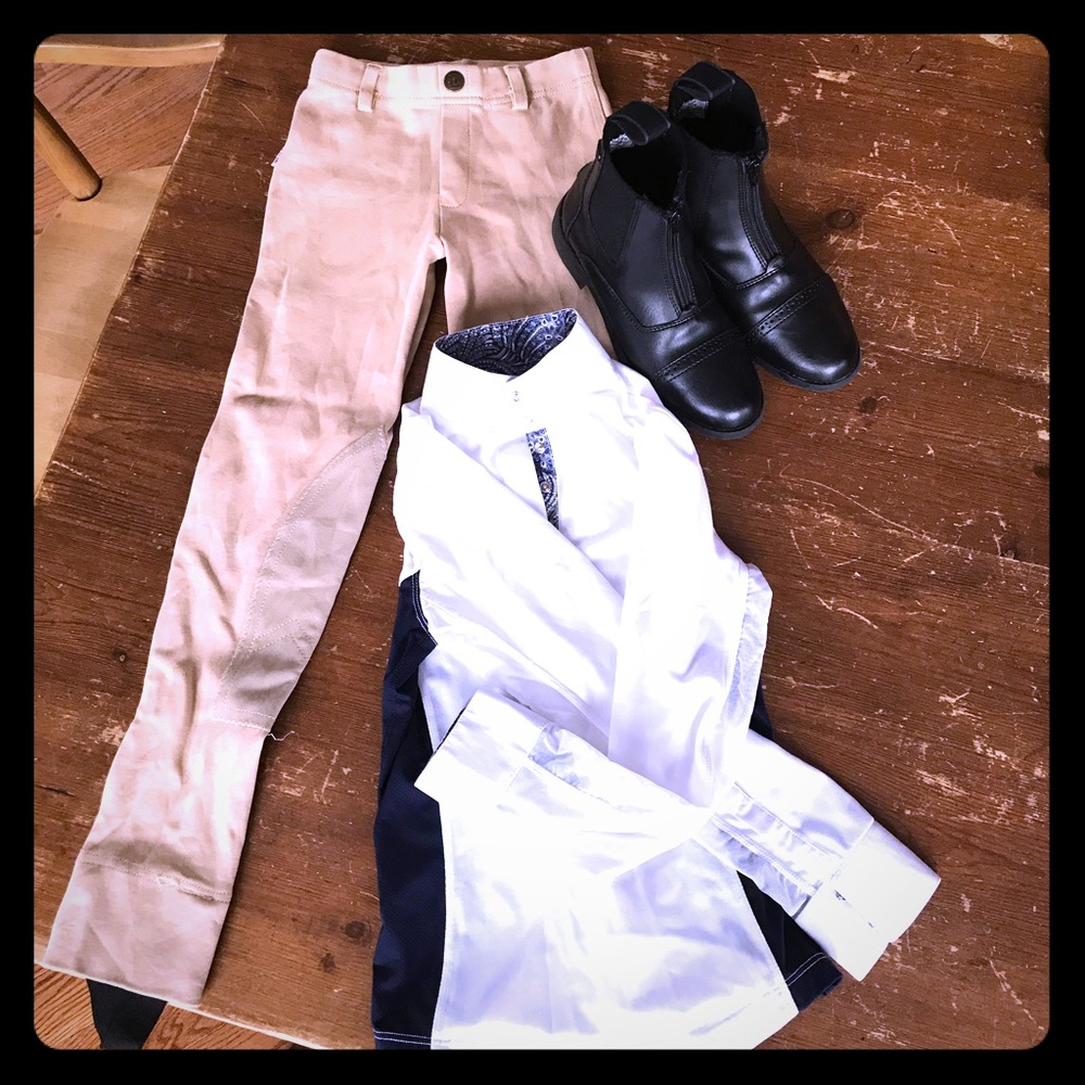 Complete riding outfit! Riding boots included!